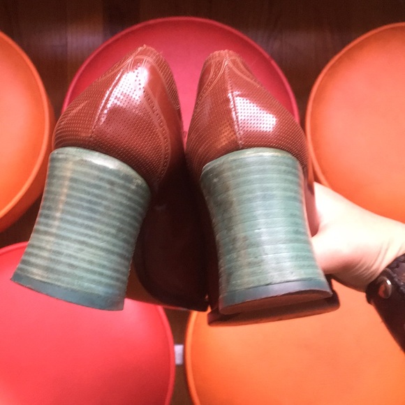 FENDI AUSTEN COLORBLOCK LOAFER PUMPS - Picture 5 of 6